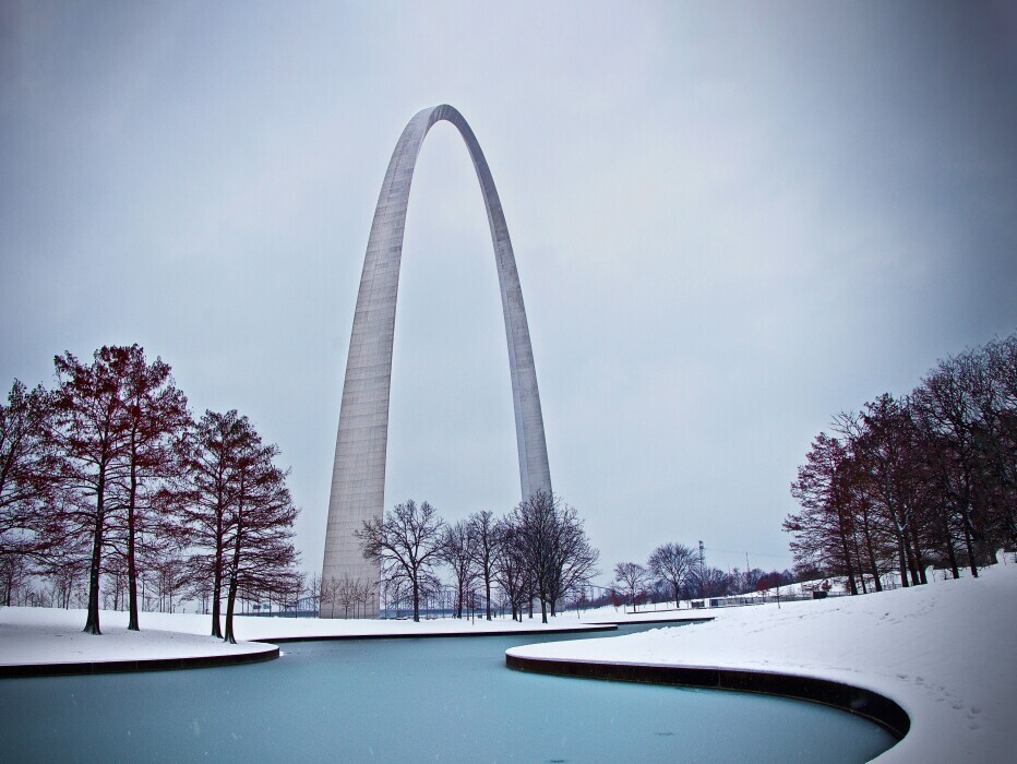 Gateway Arch National Park during the winter