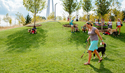 People at the Gateway Arch Park