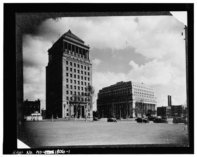 Old black and white photo of Civic Courts building