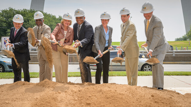 Commemorating the CityArchRiver construction project