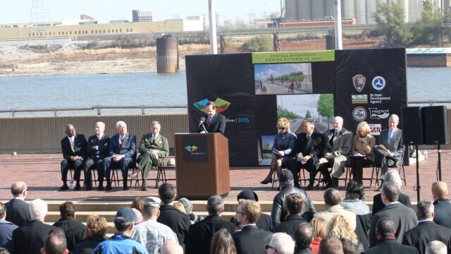 Commemorating the CityArchRiver construction project