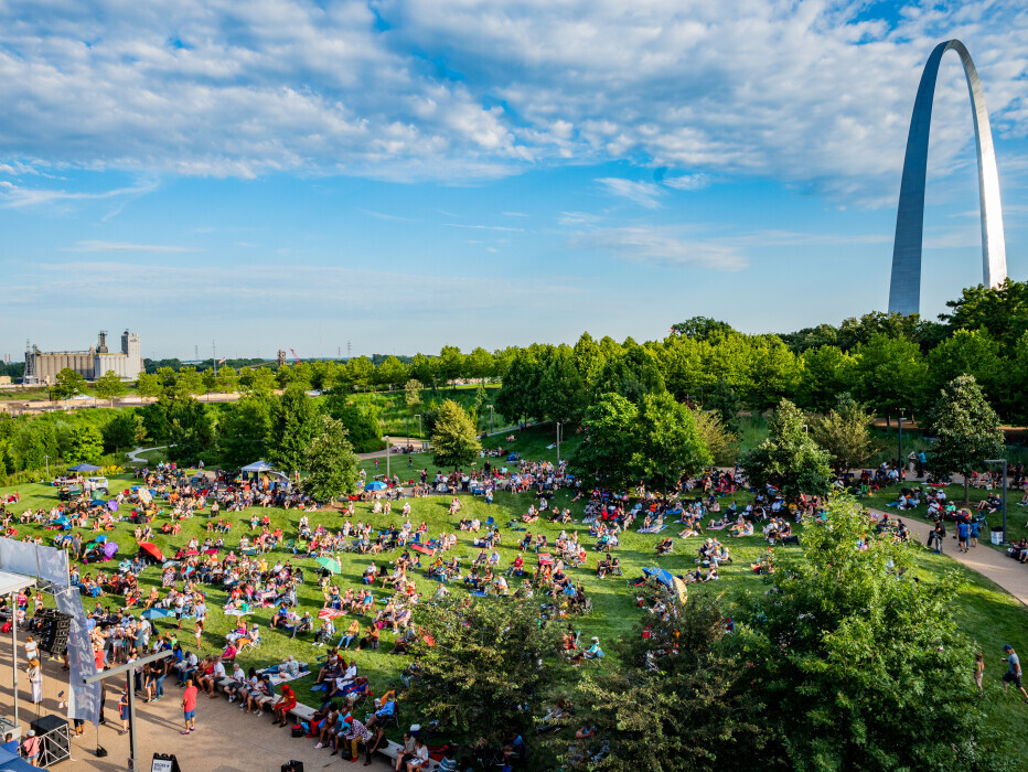Crowd photograph of Blues at the Arch Festival